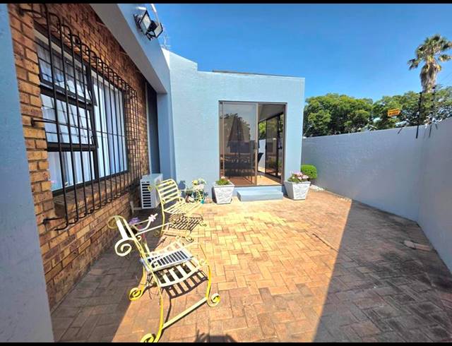 2 BEDROOM TOWNHOUSE FOR SALE IN BEYERS PARK